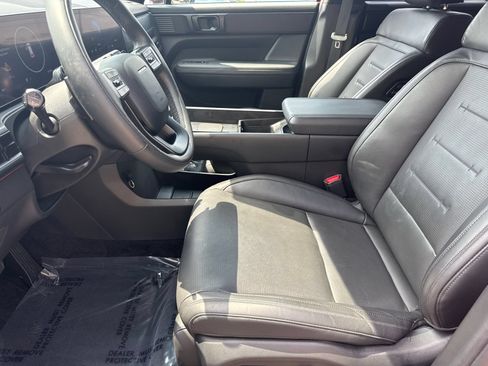 Used 2025 Hyundai Santa Fe Calligraphy AWD/4WD image 9