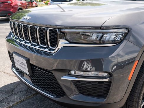 Used 2024 Jeep Grand Cherokee Limited AWD/4WD image 14