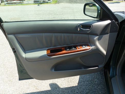 Used 2003 Toyota Camry XLE w/ XLE Premium Plus Pkg FWD image 21