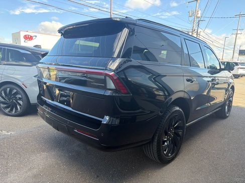 New 2027 Lincoln Navigator Reserve w/ Jet Appearance Package AWD/4WD image 3