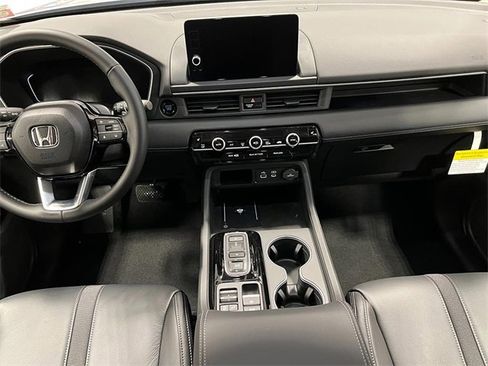 New 2025 Honda Pilot Touring image 16