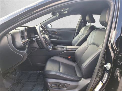 Used 2025 Toyota Crown Signia XLE image 11