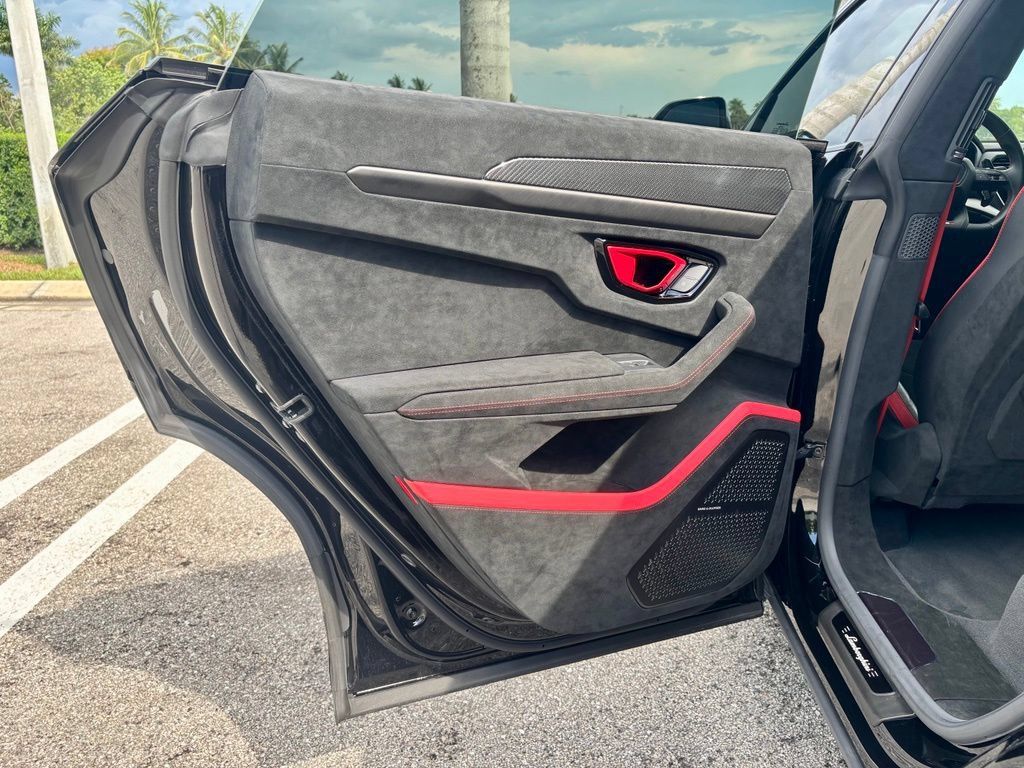 Used 2024 Lamborghini Urus Performante AWD/4WD image 18