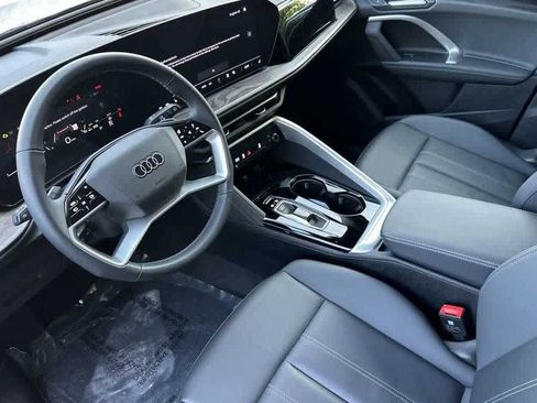 Used 2025 Audi Q5 Premium w/ Convenience Package AWD/4WD image 11