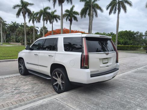 Used 2016 Cadillac Escalade Luxury RWD image 5