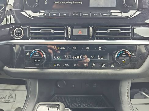 Used 2023 Nissan Pathfinder SL w/ SL Premium Package FWD image 24