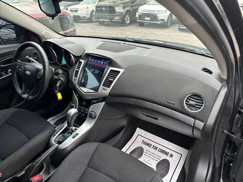 Used 2016 Chevrolet Cruze LT w/ Technology Package image 36