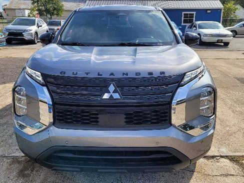 Used 2022 Mitsubishi Outlander SE image 7
