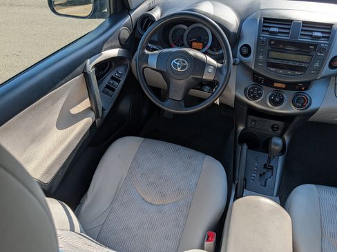 Used 2011 Toyota RAV4 4WD image 9