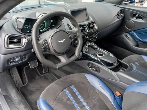 Used 2022 Aston Martin V8 Vantage Coupe image 3