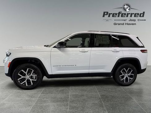 Used 2024 Jeep Grand Cherokee Limited AWD/4WD image 9