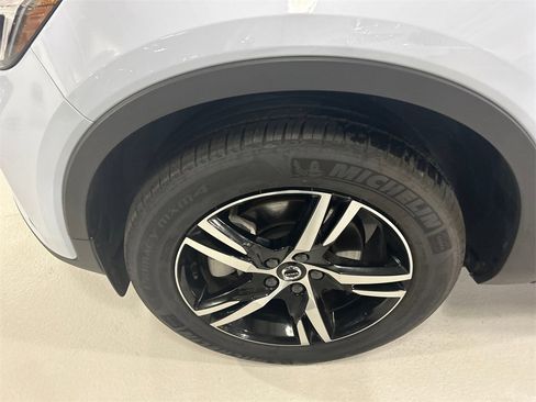 Certified 2025 Volvo XC40 B5 Core image 8