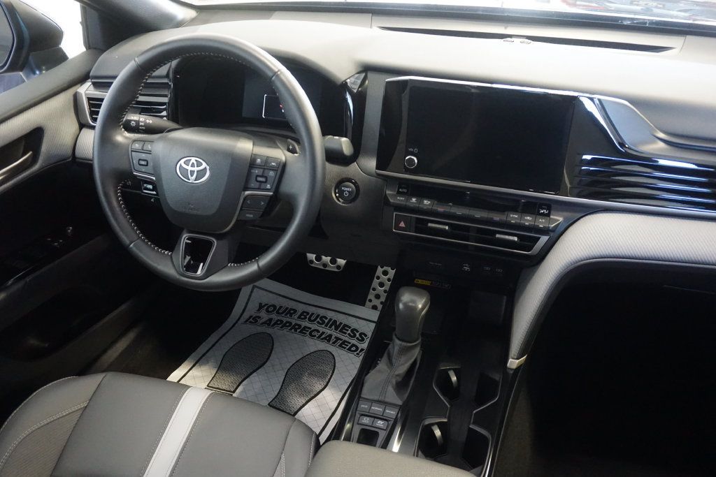 Used 2025 Toyota Camry SE AWD/4WD image 27
