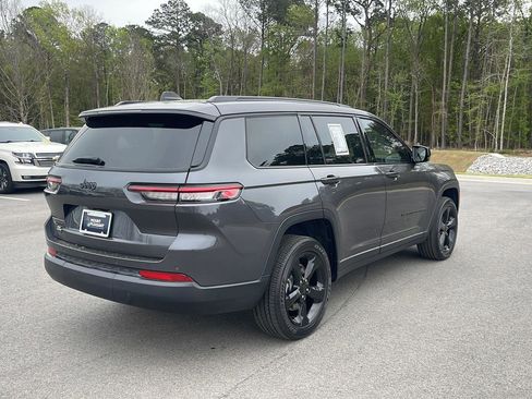 Used 2023 Jeep Grand Cherokee L Laredo image 7