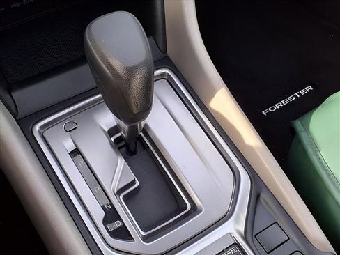 Used 2023 Subaru Forester Premium image 20