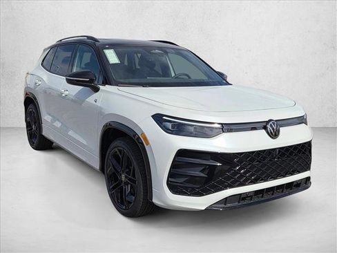 New 2026 Volkswagen Tiguan SE R-Line FWD image 7