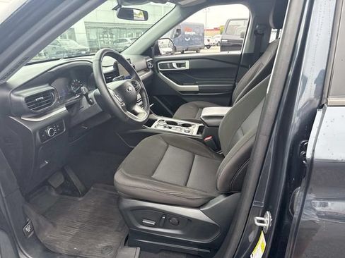 Used 2024 Ford Explorer XLT AWD/4WD image 25