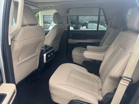 Used 2023 Ford Expedition Limited AWD/4WD image 14