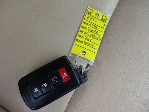 Used 2019 Toyota Highlander XLE AWD/4WD image 37