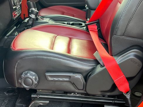 Used 2023 Jeep Wrangler Unlimited Rubicon 4xe image 22