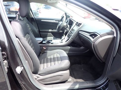 Used 2014 Ford Fusion SE FWD image 12