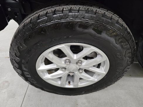 Used 2020 Jeep Wrangler Sport AWD/4WD image 11