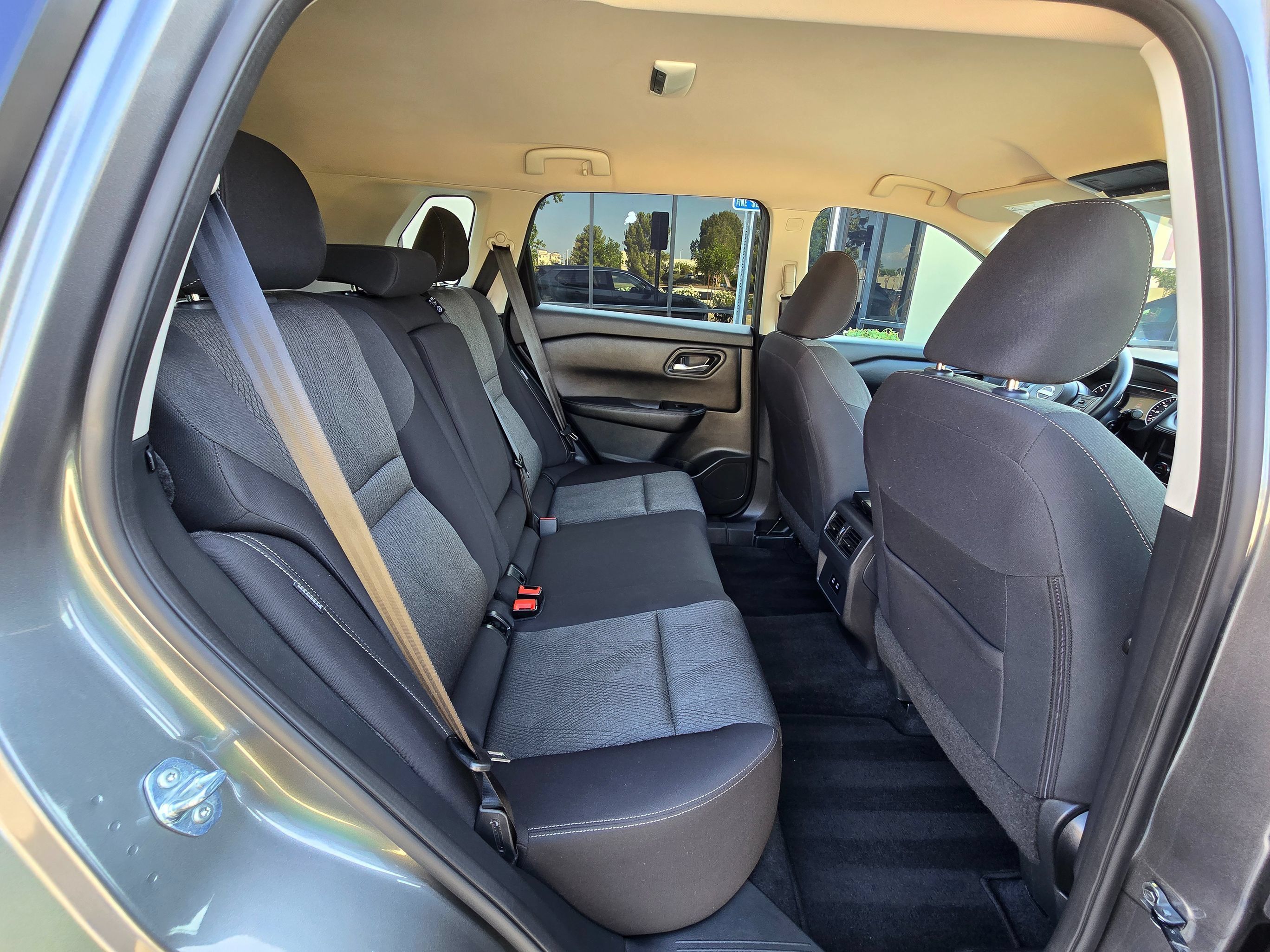 Used 2024 Nissan Rogue SV FWD image 33