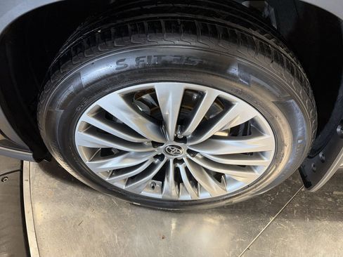 Used 2021 Toyota Highlander Platinum image 10