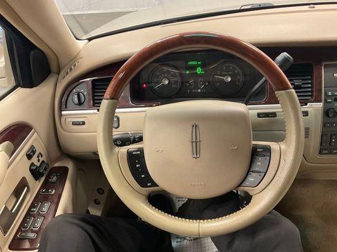 Used 2007 Lincoln Town Car Signature Limited RWD image 7
