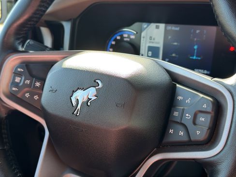 Used 2023 Ford Bronco Wildtrak image 28