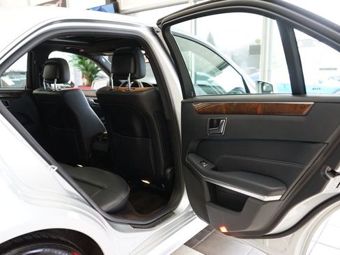 Used 2014 Mercedes-Benz E 350 4MATIC Sedan image 49