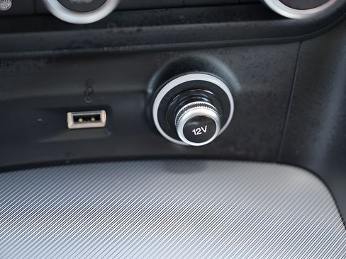 Used 2023 Alfa Romeo Stelvio Veloce AWD/4WD image 38