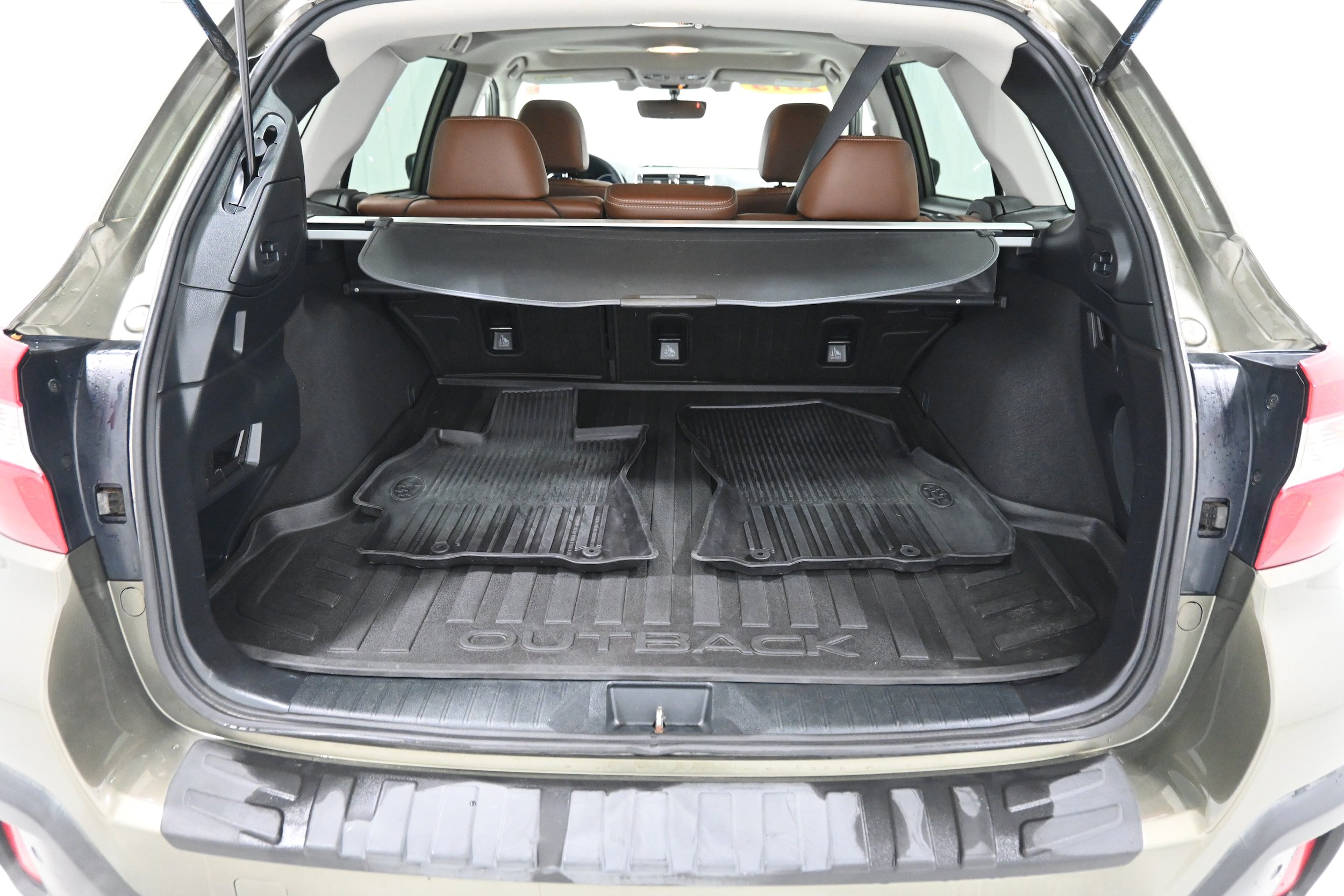 Used 2019 Subaru Outback 3.6R Touring w/ Popular Package #3A AWD/4WD image 31