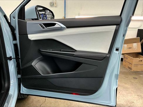 New 2025 Volkswagen Taos SE image 29