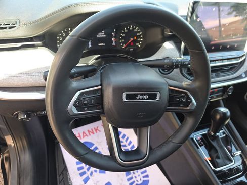 Used 2023 Jeep Compass Latitude AWD/4WD image 11