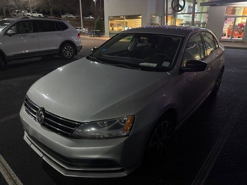 Used 2016 Volkswagen Jetta SE image 10