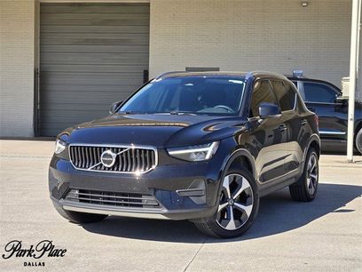 New 2025 Volvo XC40 B5 Core