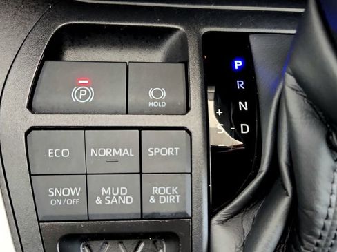 Used 2025 Toyota RAV4 LE AWD/4WD image 33