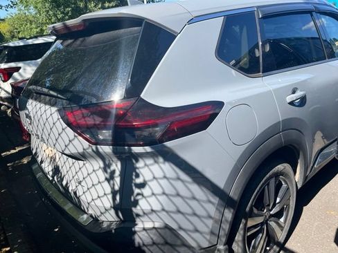 Used 2021 Nissan Rogue SL w/ Premium Package FWD image 3