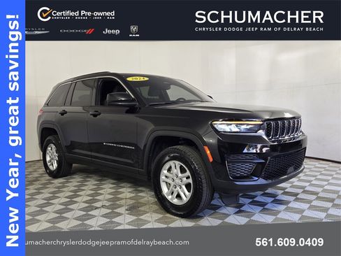 Used 2024 Jeep Grand Cherokee Laredo image 1