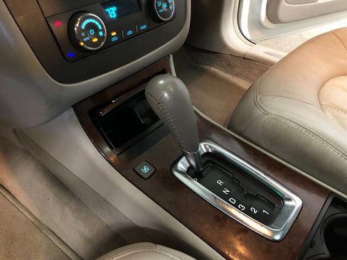 Used 2011 Buick Lucerne CXL image 13