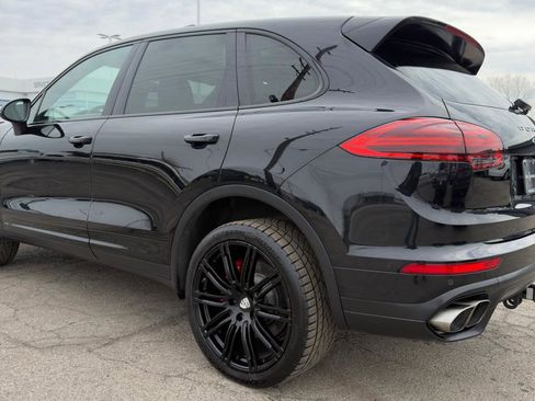 Used 2015 Porsche Cayenne Turbo image 8