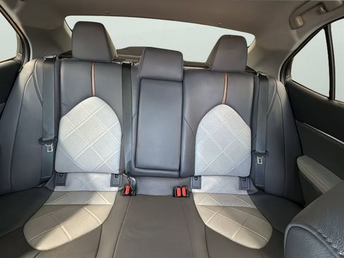 Used 2018 Toyota Camry XLE FWD image 25