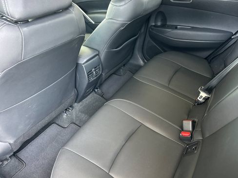 Used 2023 Toyota Corolla Cross XLE w/ Convenience Package FWD image 11