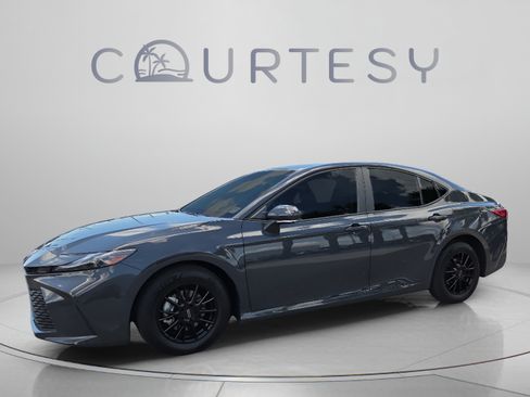 Used 2025 Toyota Camry LE w/ Convenience Package FWD image 1