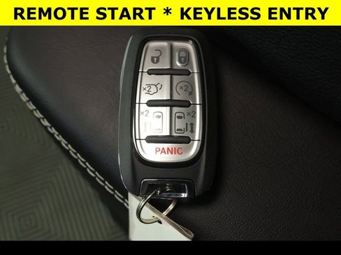 New 2026 Chrysler Pacifica Select image 9