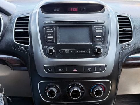 Used 2015 Kia Sorento LX image 26