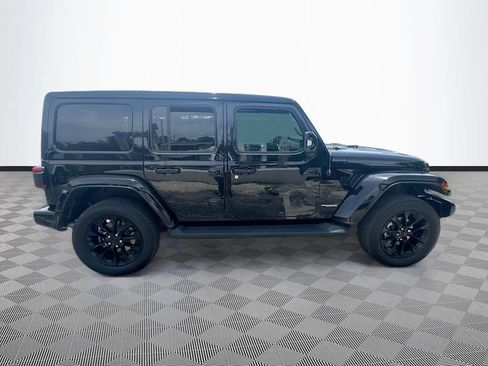 Used 2022 Jeep Wrangler Unlimited Sahara AWD/4WD image 5