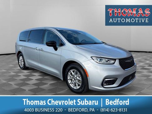 Used 2024 Chrysler Pacifica Touring-L image 1