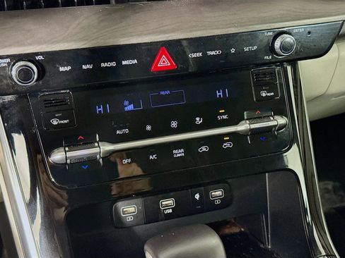 Certified 2024 Kia Carnival SX image 17